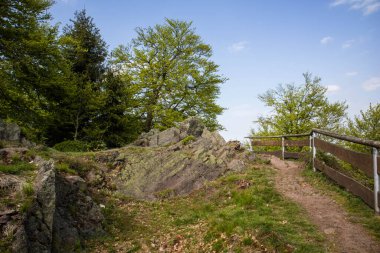 dağlarda yürüyüş yolu