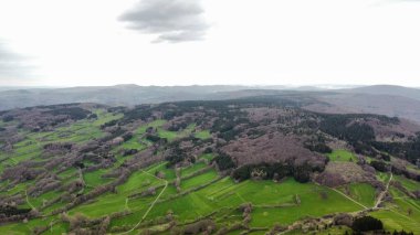 Alman dağlarının ve Rhoen tepelerinin güzel topraklarının insansız hava araçları..