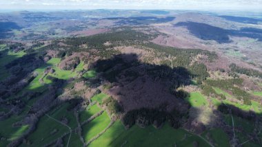 Alman dağlarının ve Rhoen tepelerinin güzel topraklarının insansız hava araçları..