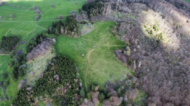 Alman dağlarının ve Rhoen tepelerinin güzel topraklarının insansız hava araçları..