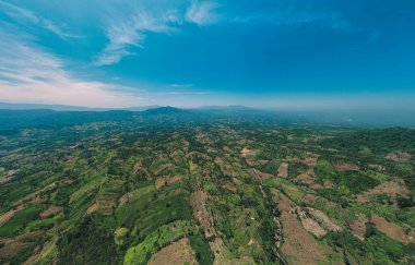 Talamau Dağı, Batı Sumatra 'nın en yüksek dağıdır ve Pasaman Dağı' na komşu olan 2,920 metre yüksekliğindedir..