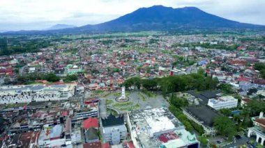 Big Clock Jam Gadang Bukittinggi, Revealing Surround (1244. saat); Bukittinggi, Batı Sumatra, Endonezya 'da bir saat kulesi, büyük bir dönüm noktası ve turistik eğlence merkezi
