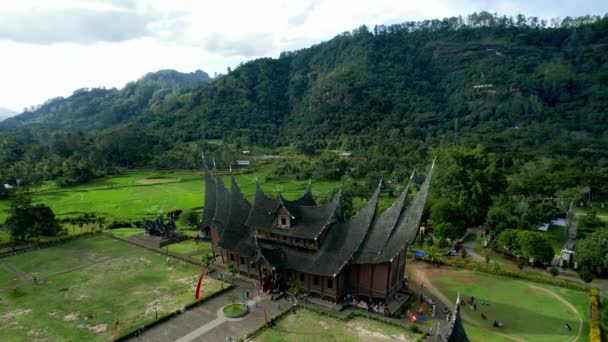 帕加龙宫的空中景观 Aerial View Pagaruyung Palace Minangkabau Istano Basa Pagaruyuang 是前帕加龙王国的皇家宫殿 — 图库视频影像