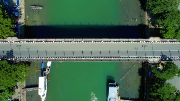 Mendirikan Pandangan Udara Dari Sungai Batang Arau Dan Jembatan Siti — Stok Video