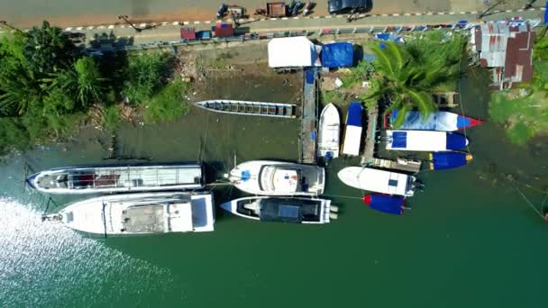 Pemandangan Udara Kapal Kapal Yang Merapat Sungai Batang Arau Dan — Stok Video