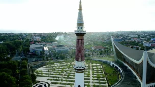 西スマトラのグレートモスクは 西スマトラで最大のモスクです チャチブスライマンに位置しています ノースパダン地区 パダン市 — ストック動画