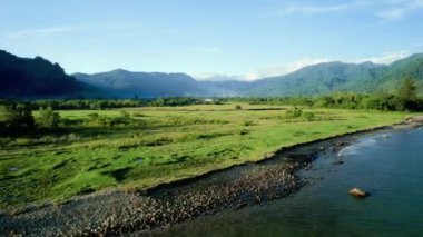 Caroline Sahili 'nde hava gün batımı manzarası kur.