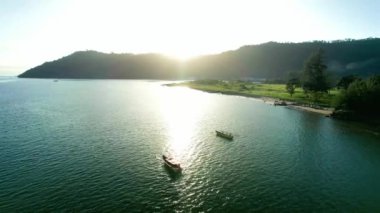 Geminin Caroline Padang kıyısındaki havadan görüntüsünü oluşturun.