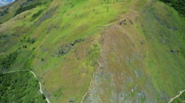 Hava manzaralı Puncak Gagoan, Paninggahan, Junjung Sirih, Kab. Solok, Sumatera Barat, Endonezya. Gagoan Zirvesi, Bukit Barisan Dağları 'nın arkasındaki güzel bir manzara biçiminde turistik bir cazibedir.