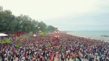 Padang Bölgesi Anıtı 'nın havadan görünüşü Padang şehrindeki en büyük anıttır. Simpang Haru 'da yer alan bu anıt, yanan bir alev şeklindedir..