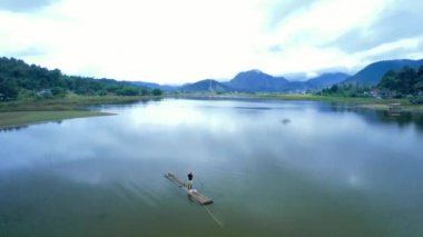 Padang Bölgesi Anıtı 'nın havadan görünüşü Padang şehrindeki en büyük anıttır. Simpang Haru 'da yer alan bu anıt, yanan bir alev şeklindedir..