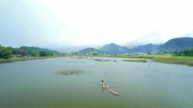 Padang Bölgesi Anıtı 'nın havadan görünüşü Padang şehrindeki en büyük anıttır. Simpang Haru 'da yer alan bu anıt, yanan bir alev şeklindedir..