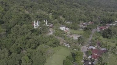 Nurzikrillah 'ın havadan görünüşü bir camidir ya da insanlar ona Minyatür Makkah der. Bu cami Batı Sumatra.d-log ham video Padang şehrinde yer almaktadır.