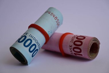 Rupiah para yolu beyaz arkaplan ile izole