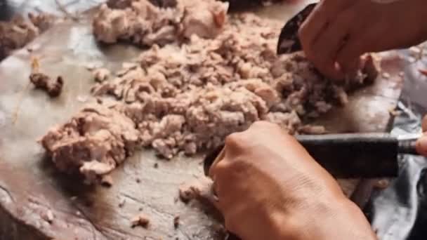 Picar Carne Cerdo Para Hacer Legar Balinés — Vídeos de Stock