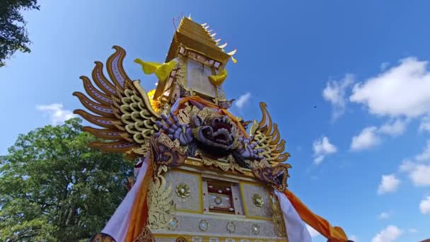 Badener Feuerbestattungsturm Mit Traditionellen Balinesse Skulpturen Für Ngaben — Stockvideo