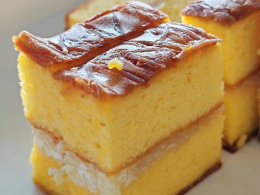 Castella keki, tereyağlı sünger kek, Japon sünger keki.