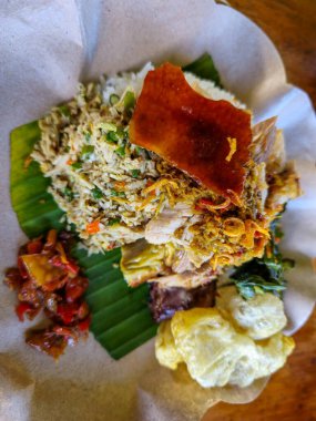 Bali Babi Guling ya da geleneksel Bali usulü kavrulmuş süt domuzu