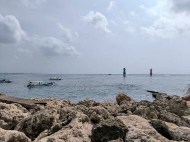 Sanur Plajı ve Limanı, Kaya ve Balıkçı tekneleri