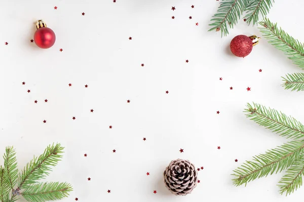 Arka plan manzaralı mutlu noel süslemeleri. Noel tatili teması. düz yat