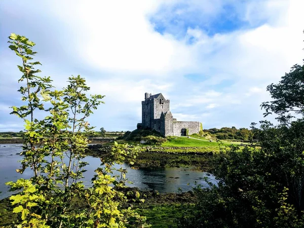 Bela Manhã Visitando Castelo Dunguaire Irlanda — Fotografia de Stock