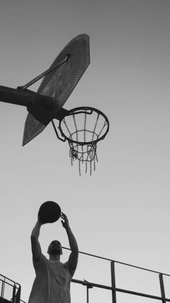 Takım Arkadaşı Basket Atmak Üzere — Stok fotoğraf
