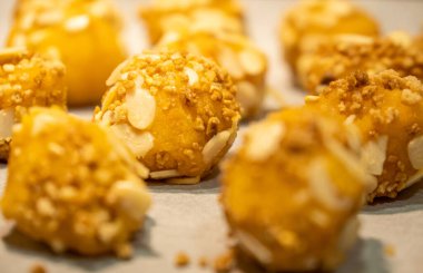 Panelletler ya da çörekler evde pişirildi ve geleneksel partiler için pişirildi.