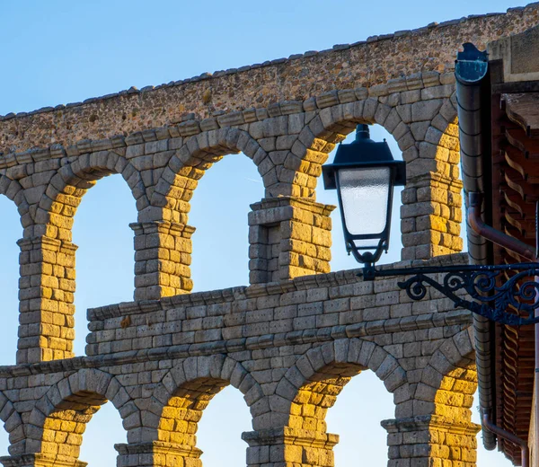 Gli Archi Dell Acquedotto Segovia Illuminati Dalla Luce Del Sole — Foto Stock