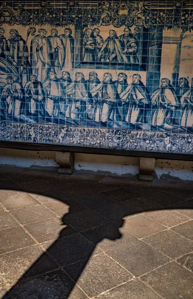 Kendi Gölgelerini Siluetlerini Oluşturan Ortaçağ Süslemeli Kemerler Viseu Portekiz Deki — Stok fotoğraf