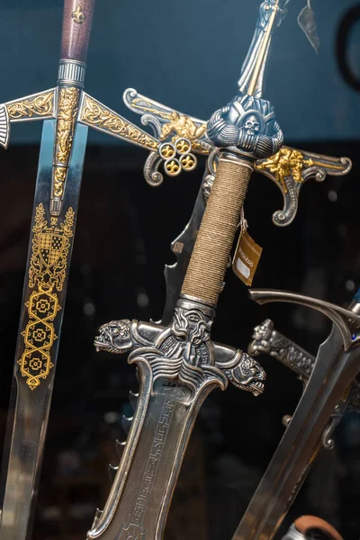 Repliken Von Schwertern Aus Den Filmen Conan Der Barbar Und — Stockfoto