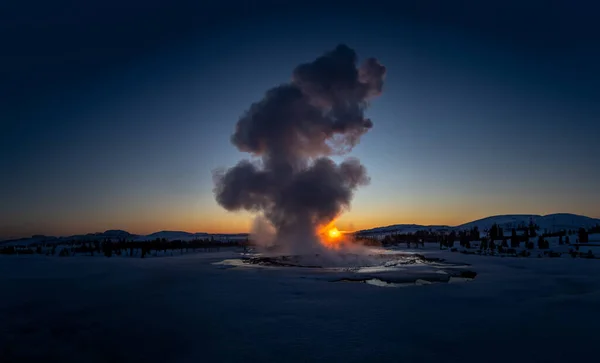 Iceland Great Geyser Strokkur Full Eruption Mist Smoke Backlit Orange — Stock Photo, Image