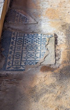 Romalı bir mozaiğin Mithraeum Evi 'nin zeminindeki mavi geometrik figürlerin arkeolojik kalıntıları bir dairenin fraktal yapısını oluşturuyor. Merida 'daki Mitreo Roma Evi.