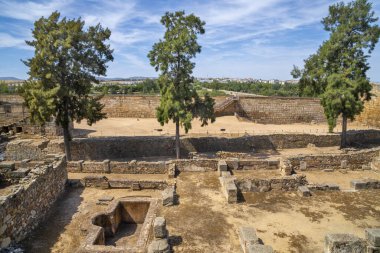 İspanya 'nın Merida kentindeki Arap Alcazaba kalesinin kalıntıları.