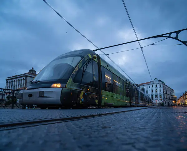 Перспективный Крупный План Трамвая Поезда Метро Порто Курсирующих Рельсам Мосту — стоковое фото