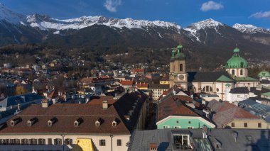 Şehir kulesinden güzel güneşli Innsbruck