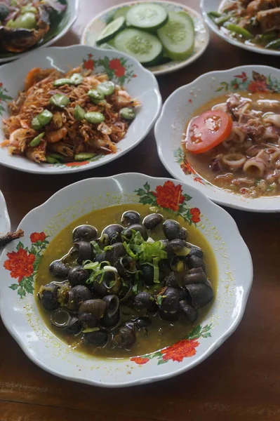 選択的焦点 トゥットシチュー インドネシアからの伝統的な食品 テーブルの上の食べ物 — ストック写真