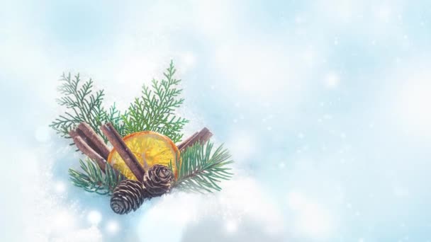 青い冬の背景に輝く雪片 クリスマス作曲 クリスマスツリーの枝を持つバナー ホリーベリー コーン シナモン オレンジ 火とクリスマスガーランド スノーフォール 新しい年 — ストック動画