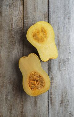 Bir sürü balkabağı. Sonbahar mevsimi konsepti. Sonbahar sebzeleri. Mevsimlik sebzeler. Sonbahar özetleri. Kopyalama. Çevre dostu balkabakları. Şükran Günü Cadılar Bayramı süsü. Vejetaryen yemeği..