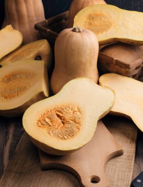 Kabak Çorbası İçindekiler. Mevsimlik sebze toplayıcılığı. Sonbahar mevsimi konsepti. Bahçe, doğal bitki. Çiftlik, kırsal alan. Kopyalama alanı