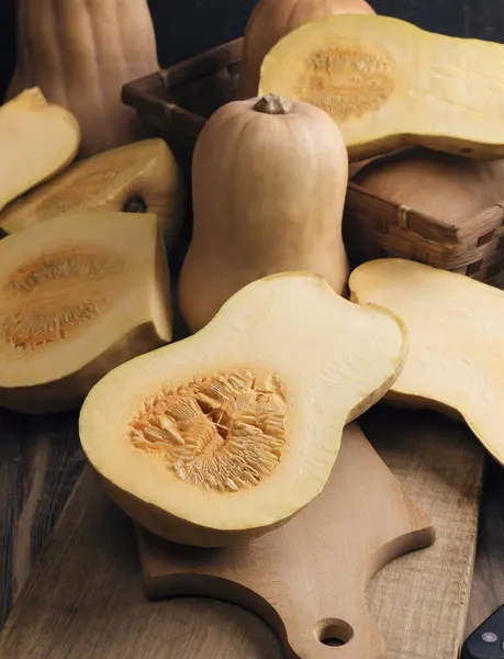 Kabak Çorbası İçindekiler. Mevsimlik sebze toplayıcılığı. Sonbahar mevsimi konsepti. Bahçe, doğal bitki. Çiftlik, kırsal alan. Kopyalama alanı