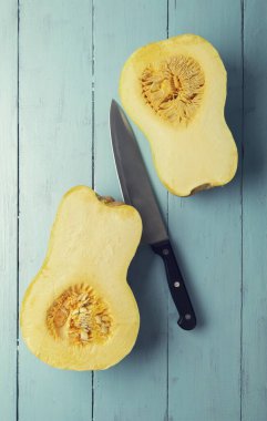 Bir sürü balkabağı. Sonbahar mevsimi konsepti. Sonbahar sebzeleri. Mevsimlik sebzeler. Sonbahar özetleri. Kopyalama. Çevre dostu balkabakları. Şükran Günü Cadılar Bayramı süsü. Vejetaryen yemeği..