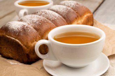 Rustik Cazibe: Çay ve İkram İçin Rahat Bir Köşe. Sonbahar elmalı turtası. Meyveli turta. Çay partisi..