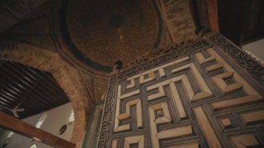 Seluklu ahap sanatnn bir rnedir. Erefolu Camii'ndeki minber.
