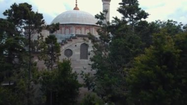 İstanbul Sultanahmet ilçesinde yer alan mimar Mimar Sinan tarafından yaratılan Sokollu Mehmet Paşa Camii 'nin havadan görünüşü