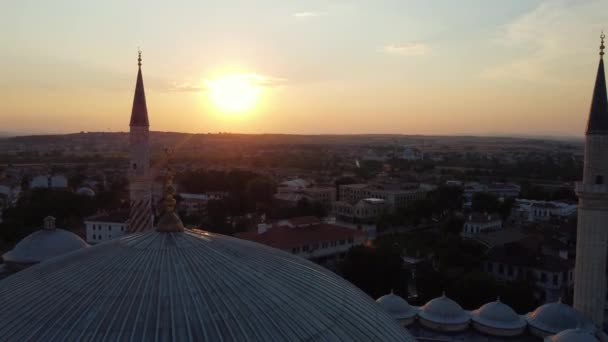 3つの歓声として知られるオスマン帝国のモスクです Edirneに位置しています 日没になると カメラが横に動きます — ストック動画