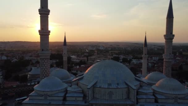 它是奥斯曼帝国的清真寺 被称为三声欢呼 它位于埃迪尔内 日落时 相机横向移动 — 图库视频影像