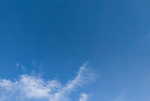 Piękne Błękitne Niebo Tło Meteorologia Świetlik — Zdjęcie stockowe