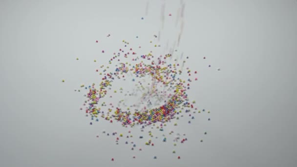 Έπεσε Πολύχρωμα Πλαστικά Σφαιρίδια Πολύχρωμα Μαργαριτάρια Κόμμα — Αρχείο Βίντεο