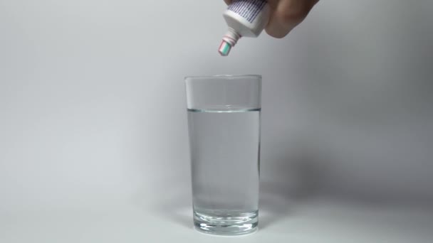 Зубна Паста Склянкою Води Вранці Миття Рота — стокове відео