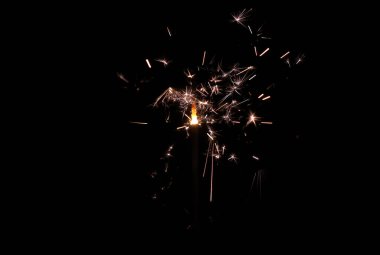 Parıldıyor yeni yıl meşalesi